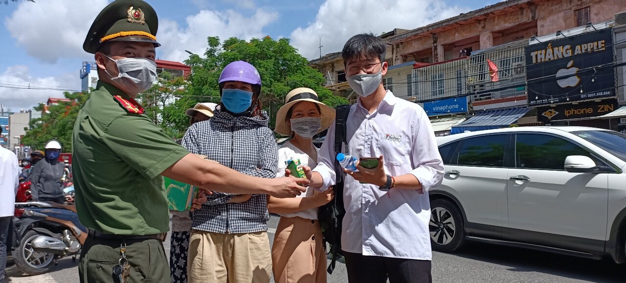 Đoàn cơ sở Phòng Hậu cần - CATP: Tiếp sức mùa thi 2020